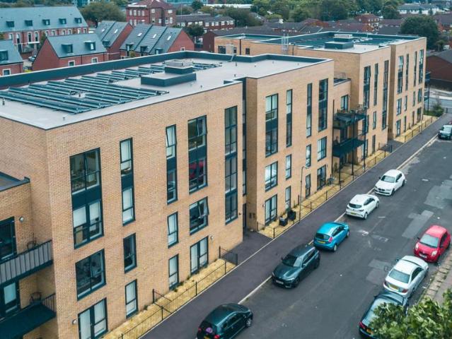 Flat for rent in Calderstones