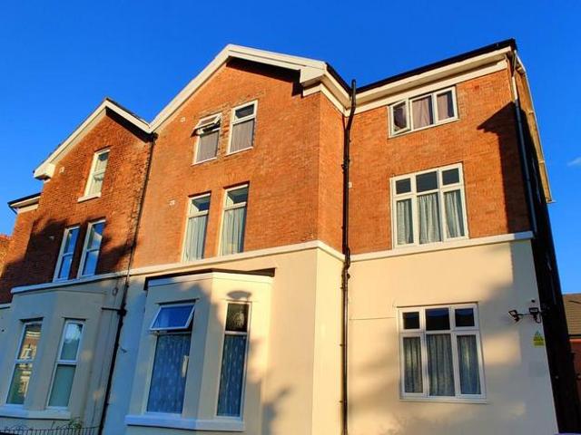 Flat for rent in Elm Park, Calderstones
