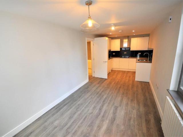 Flat for rent in Highfield, Pouchen End