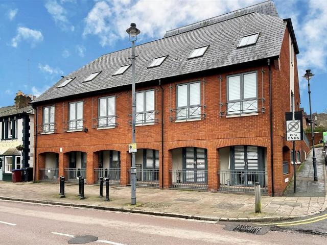 Flat for rent in Ashlyns Estate, Pouchen End