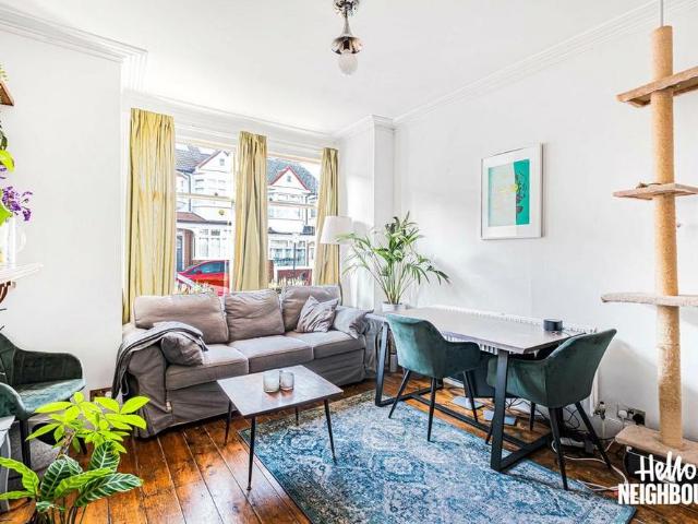 Apartment for rent in Furzedown, Greater London