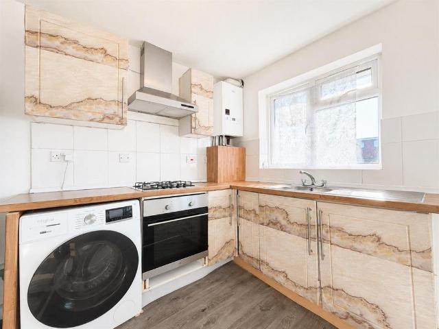 Flat for rent in London Borough of Hounslow, Greater London
