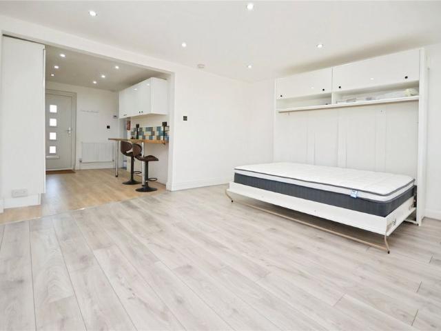 Apartment for rent in Upminster, Greater London