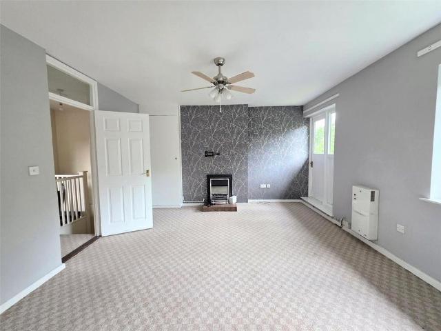 Apartment for rent in Rednal, West Midlands
