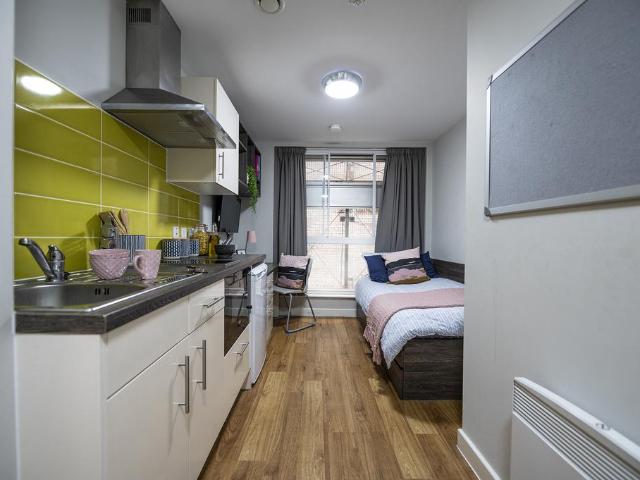 Flat for rent in Kensington, Calderstones