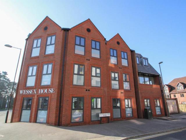 Flat for rent in Heol-las, Surrey