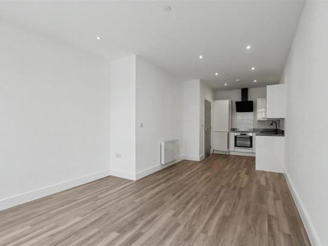 Flat for rent in St Helier, Greater London