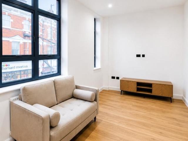Apartment for rent in Furzedown, Greater London