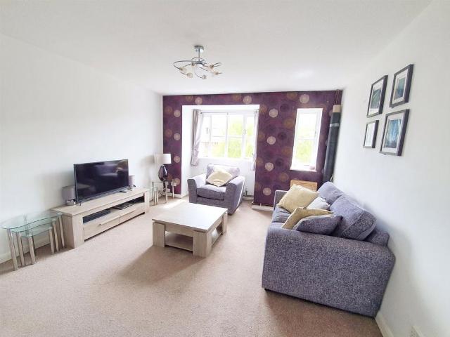 Flat for rent in Red Hill, Surrey