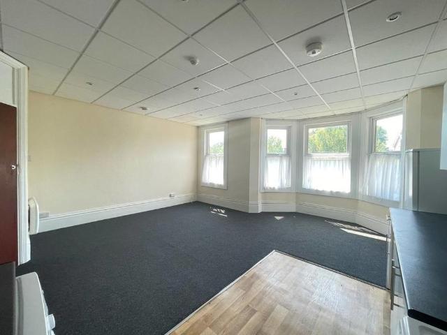 Apartment for rent in London Borough of Croydon, Waddon