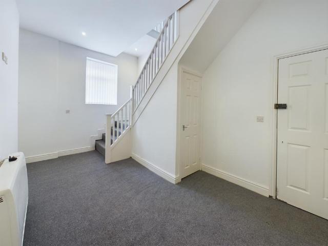 Flat for rent in Calderstones