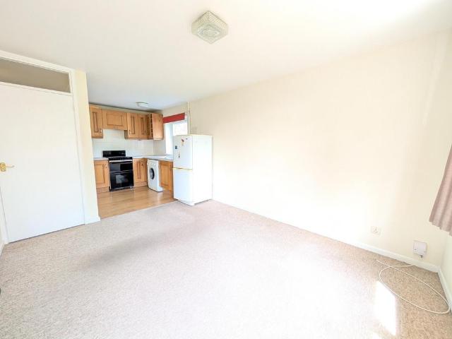 Flat for rent in Eaton Rise, East Bank