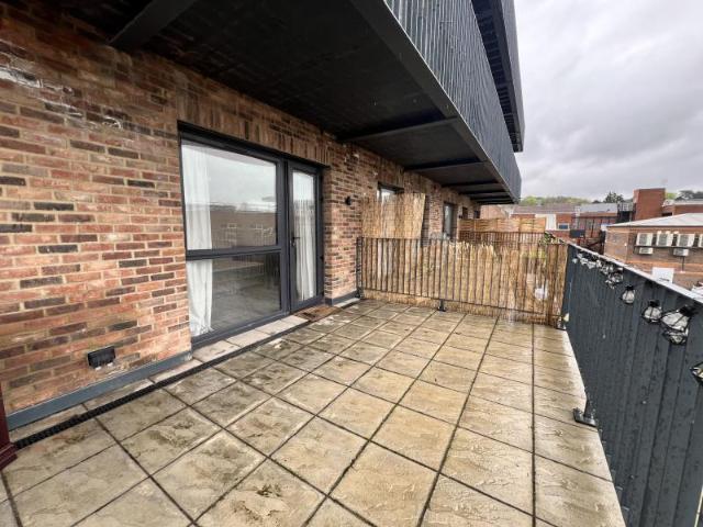 Flat for rent in Heol-las, Surrey