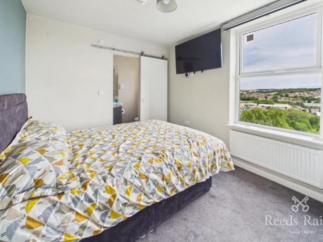 Apartment for rent in Hanging Heaton, Dewsbury