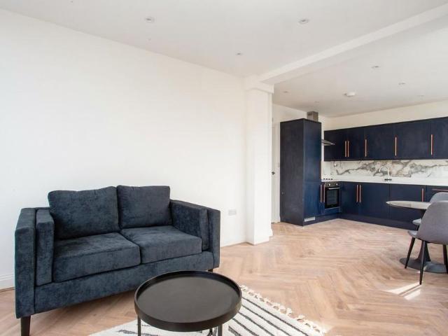 Apartment for rent in Seven Kings, Greater London