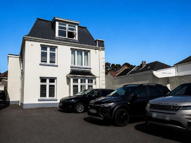 Flat for rent in St Helier, Greater London