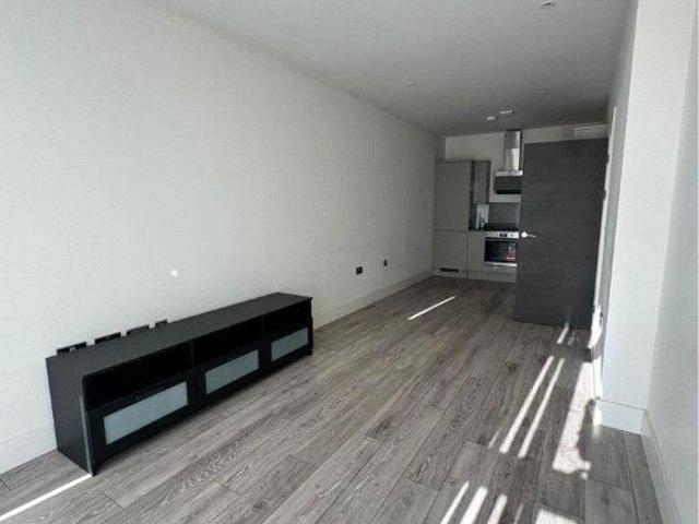 Apartment for rent in Fole, Surrey