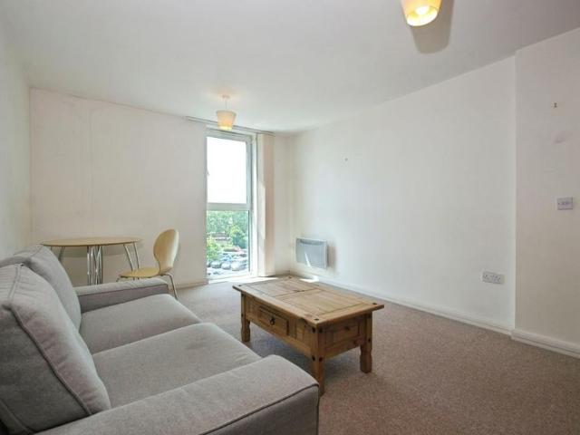 Apartment for rent in Cardiff Bay, Falcon Lodge