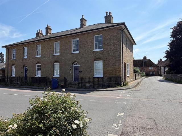 Flat for rent in Oad Street, Kent