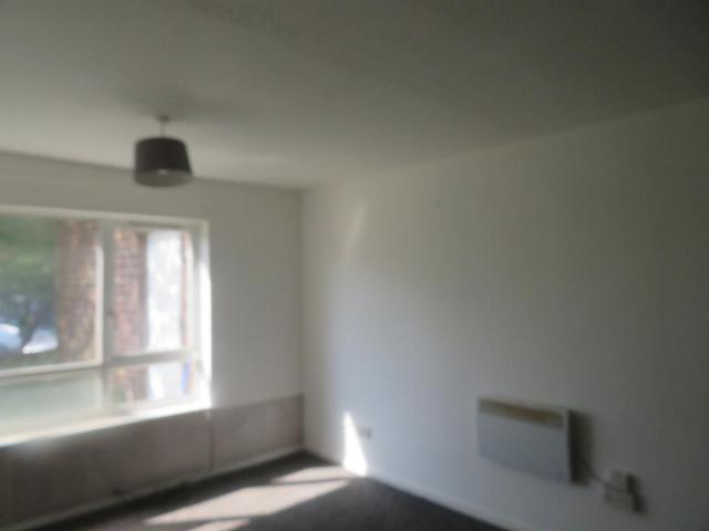 Flat for rent in Burnedge, Greater Manchester