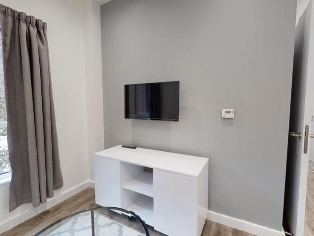 Apartment for rent in Dixons Green, West Midlands