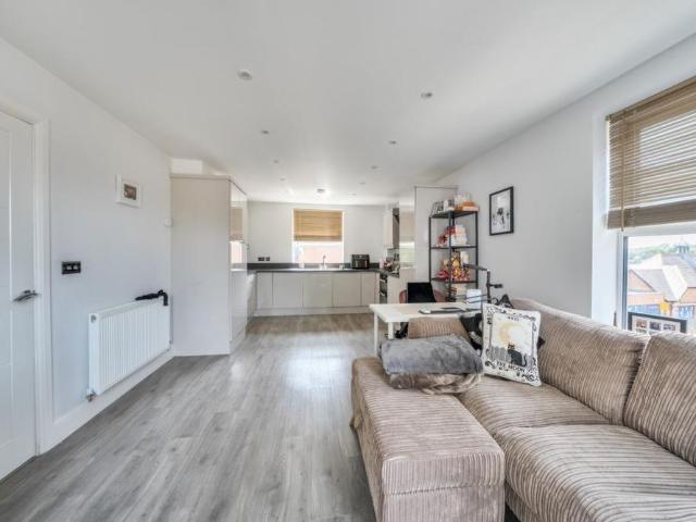 Apartment for rent in Hatching Green, Five Acres