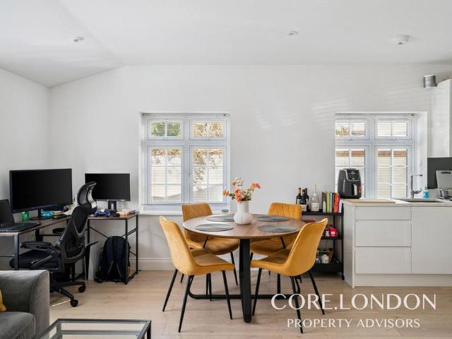 Flat for rent in London Borough of Ealing, Greater London