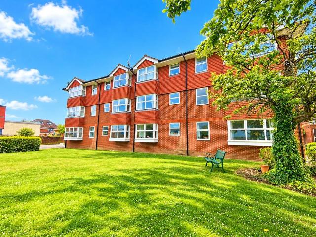 Flat for rent in Bellfields, Guildford