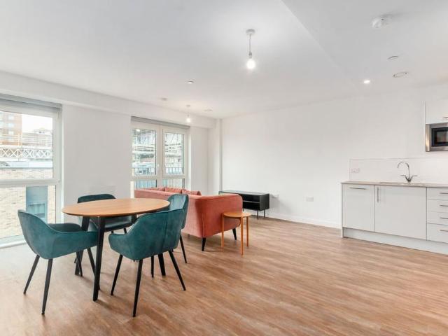 Apartment for rent in Round Hill, Brighton