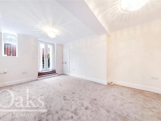 Apartment for rent in London Borough of Croydon, Addiscombe