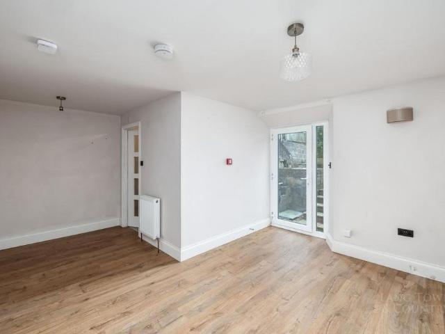 Apartment for rent in Mount Wise