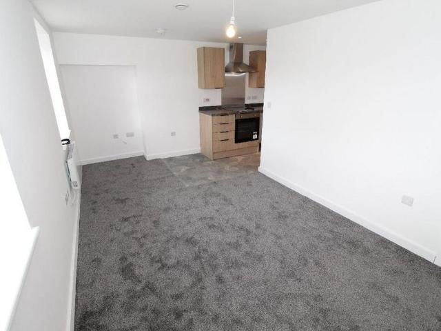 Apartment for rent in Deeplish, Burnedge