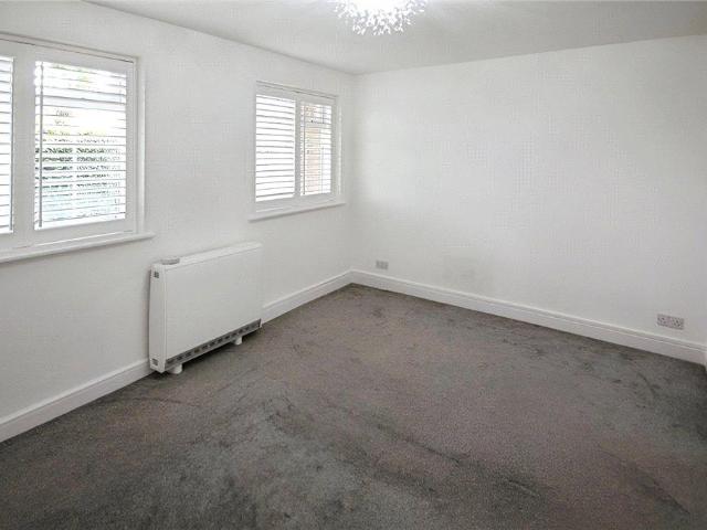 Flat for rent in Row Town, Surrey