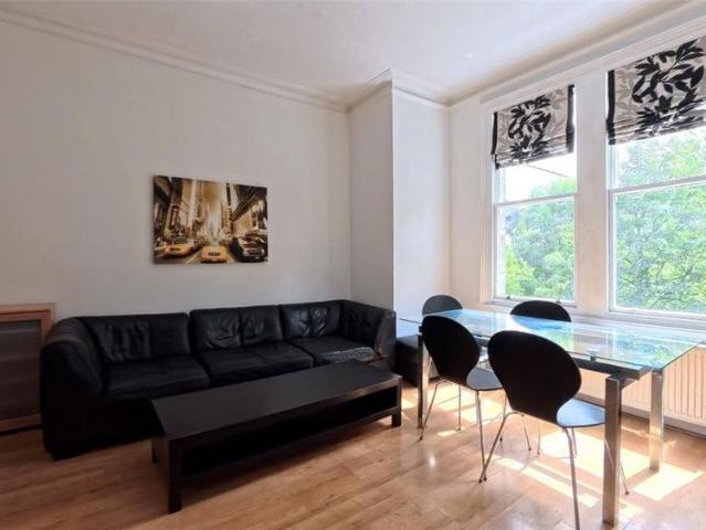 Apartment for rent in Brondesbury, Greater London