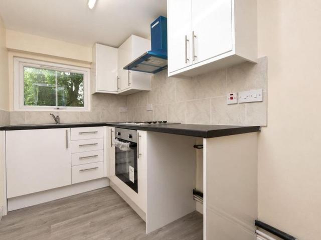 Apartment for rent in Red Hill, Surrey