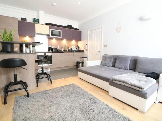 Apartment for rent in Rose Hill, Mole Valley