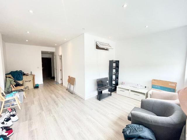 Apartment for rent in Lane, Greater London