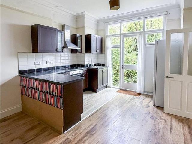 Apartment for rent in Blackhills, Surrey
