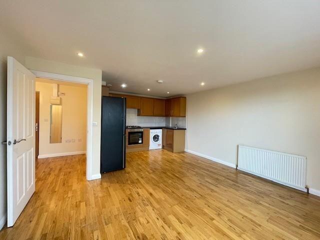 Apartment for rent in Northwood, Greater London