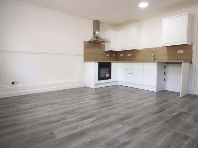 Apartment for rent in Pentre, Ton Pentre