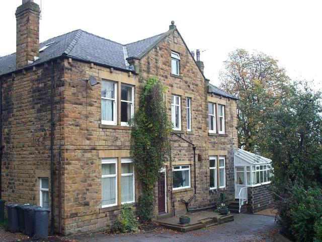 Flat for rent in Thornhill Lees