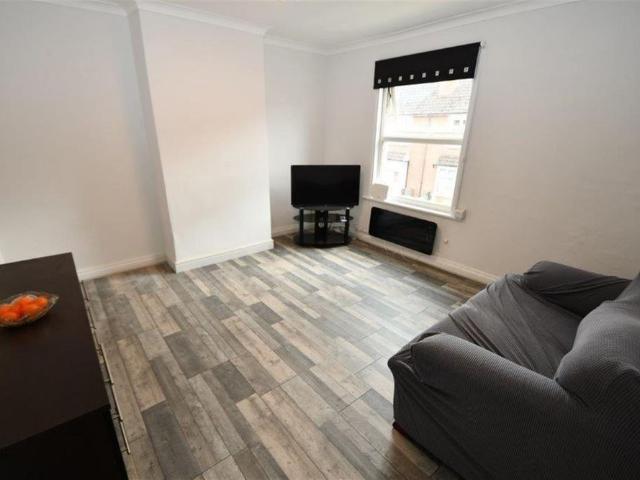 Apartment for rent in Fole, Surrey