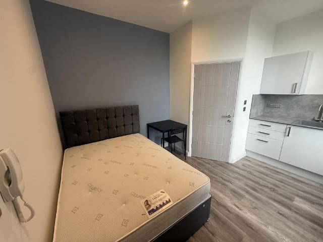 Flat for rent in Birkby, Huddersfield
