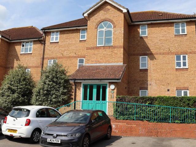 Flat for rent in Slough