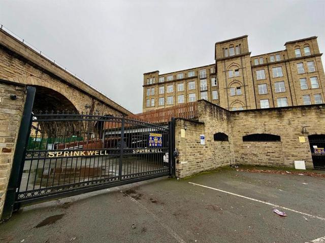 Flat for rent in Eightlands, Dewsbury