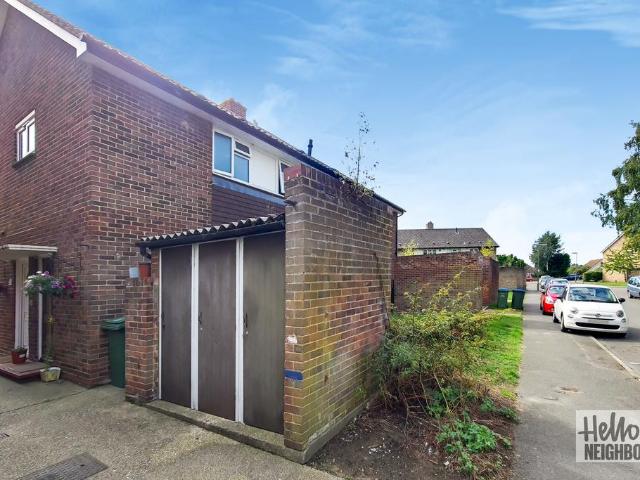 Flat for rent in Swallowfields, Blackhills