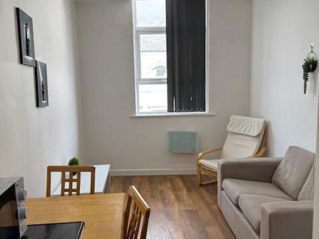 Apartment for rent in Belle Isle, West Yorkshire