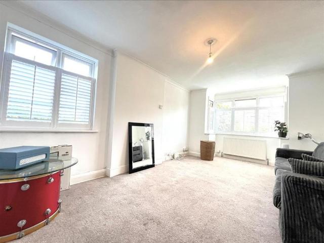 Apartment for rent in Blackhills, Surrey
