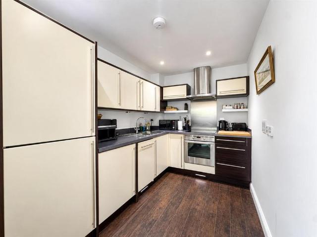 Apartment for rent in Beaconsfield, Knotty Green