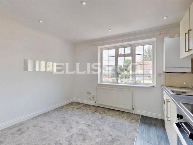 Apartment for rent in London Borough of Ealing, Greater London